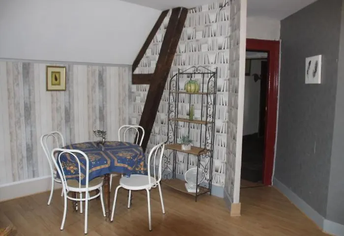Suite Dans Les Dependances Du Chateau
