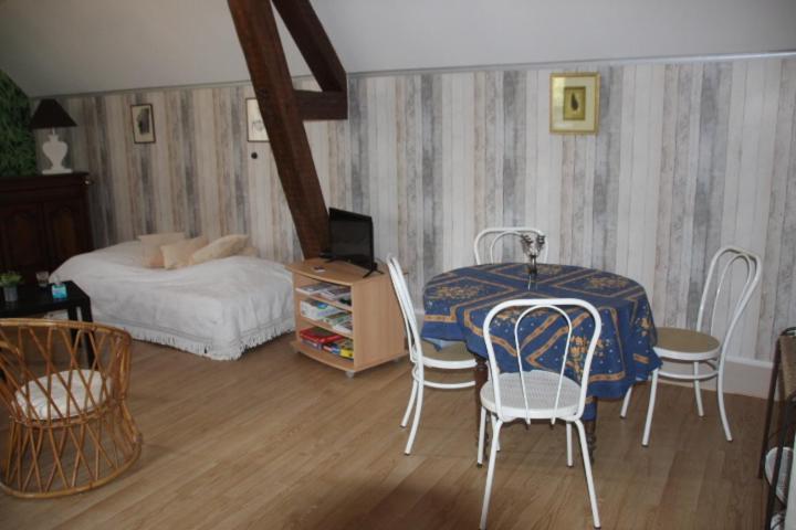 Dans Les Dependances Du Chateau Apartment Agonges