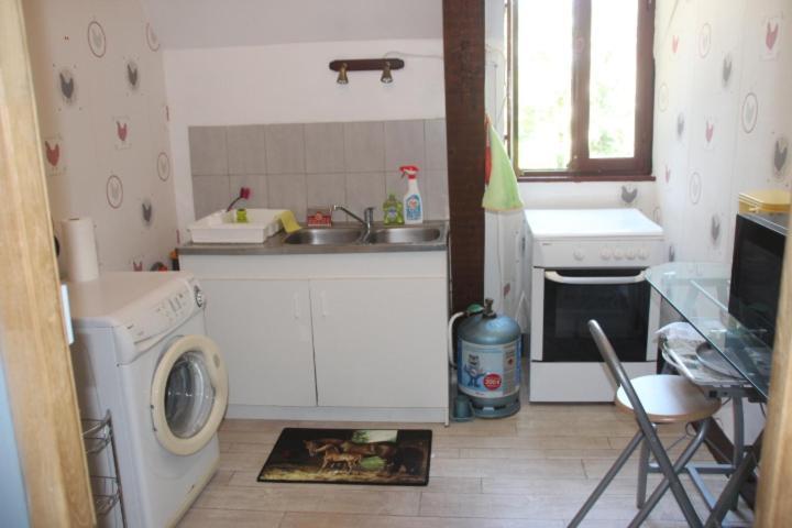 Dans Les Dependances Du Chateau